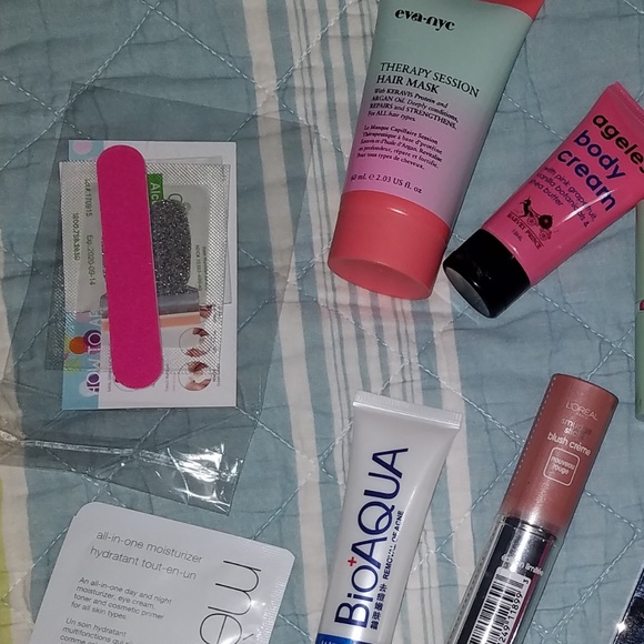 Free gift with $75+ purchase or 3+ items! - Picture 5 of 6